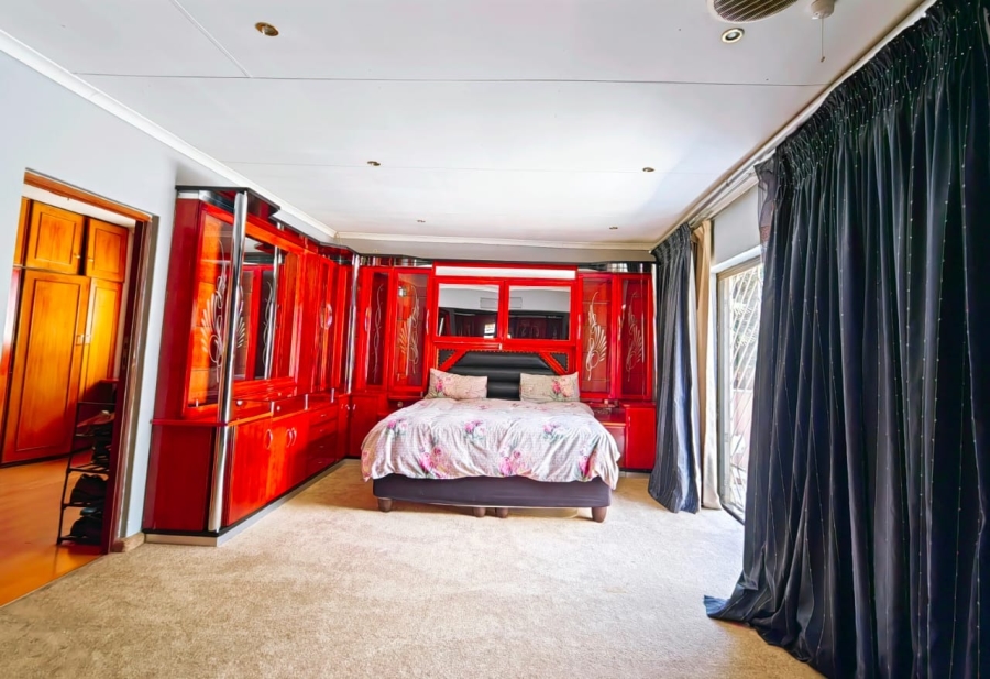 5 Bedroom Property for Sale in Van Der Hoff Park North West